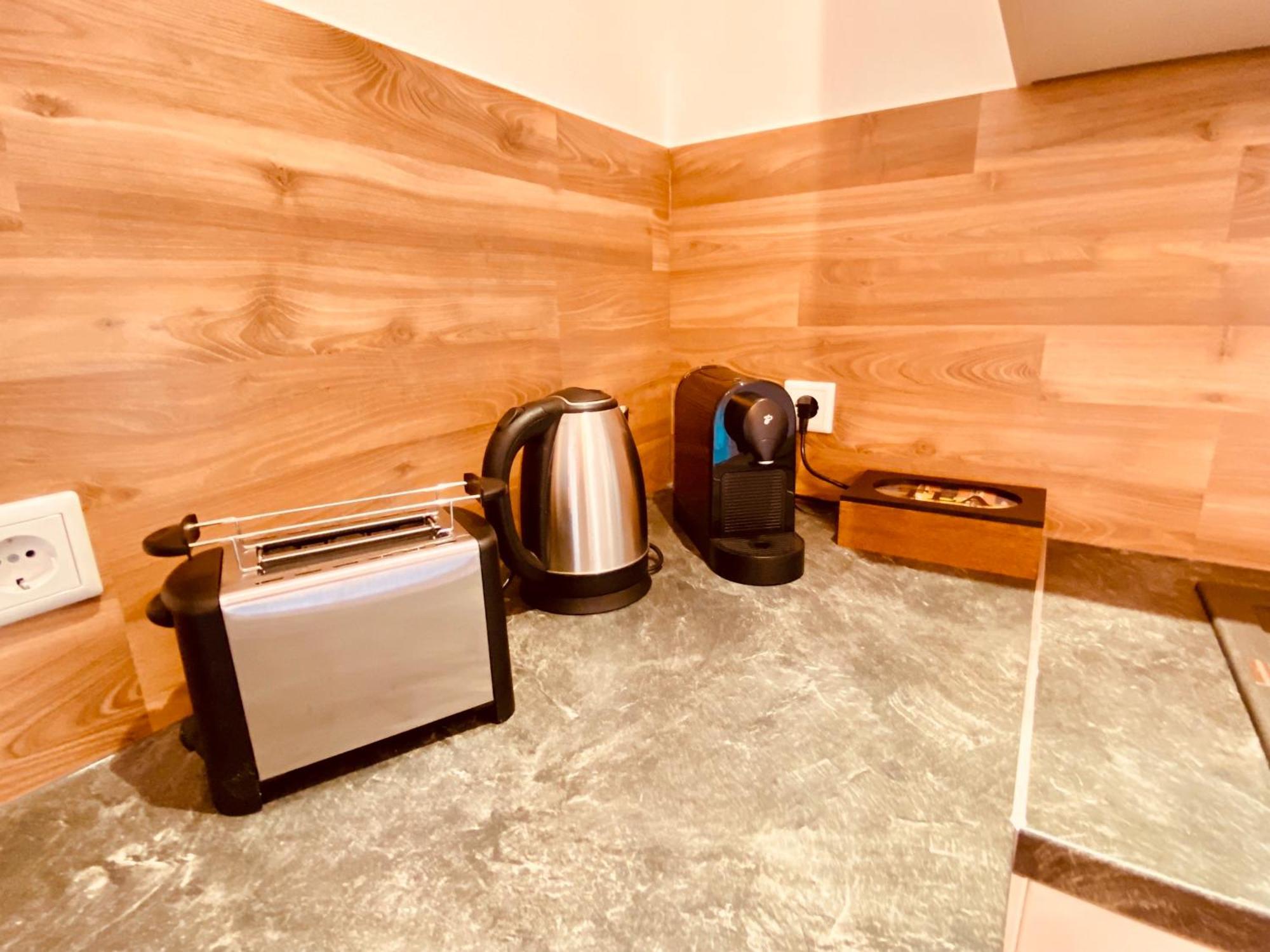 Hochwertige Ferienwohnung Mit 7Qm Balkon, Netflix, Kaffeeautomat, Rainshower Bad Цвиккау Экстерьер фото