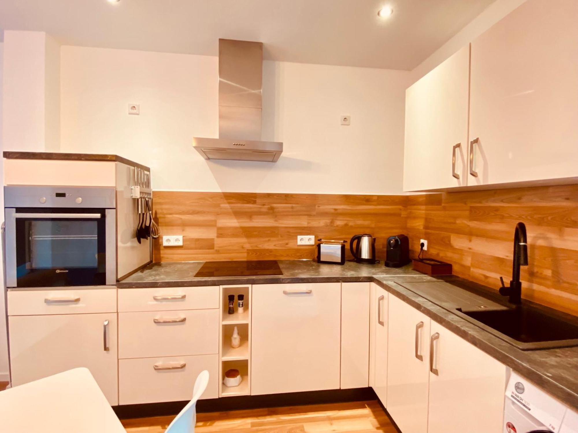 Hochwertige Ferienwohnung Mit 7Qm Balkon, Netflix, Kaffeeautomat, Rainshower Bad Цвиккау Экстерьер фото